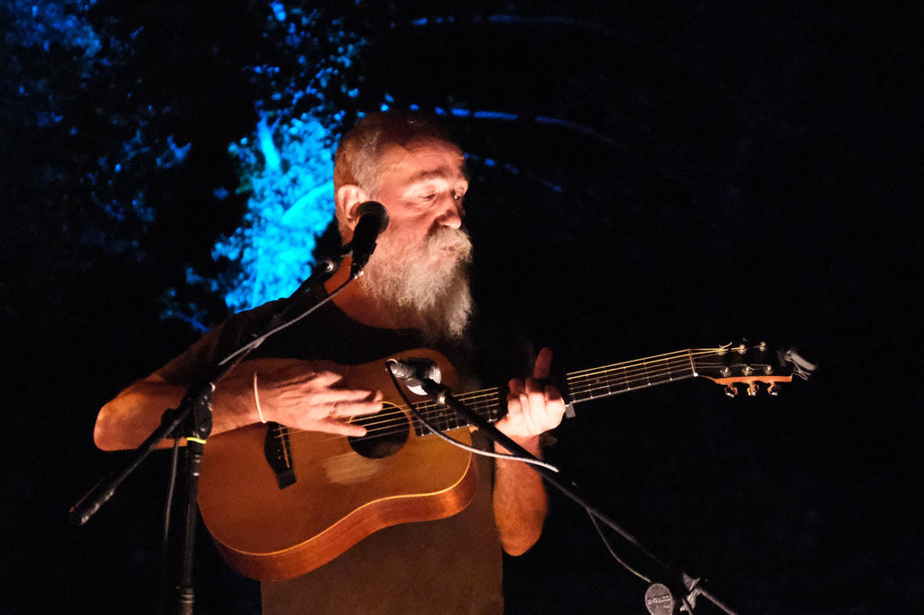 Orientoccidente 2022 > grande successo del concerto sul fiume di Tiziano Bob Corn Sgarbi a Loro Ciuffenna!